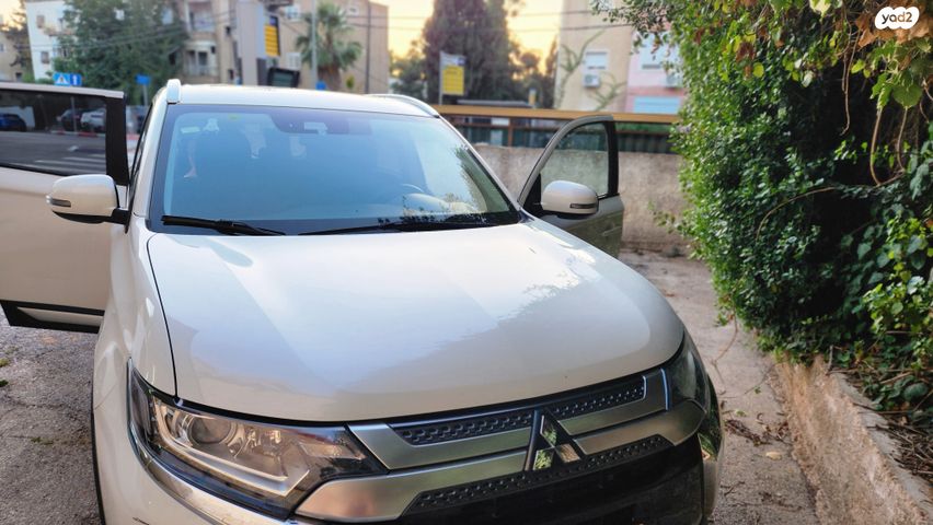 מיצובישי אאוטלנדר