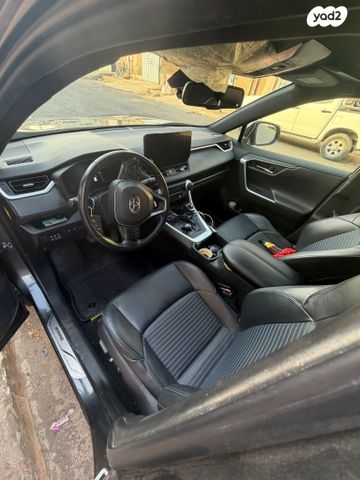 טויוטה RAV4