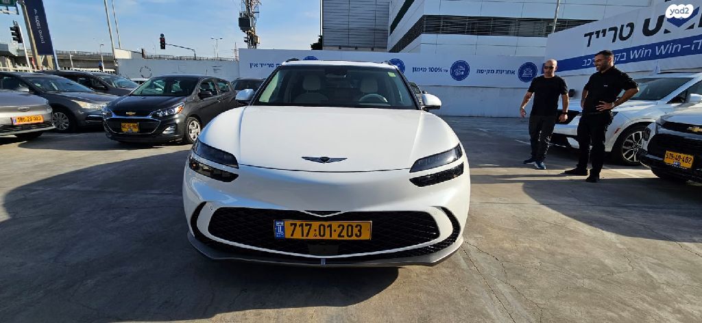 מודעת רכב ג'נסיס GV60