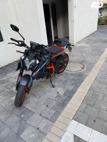 KTM Naked Duke 390