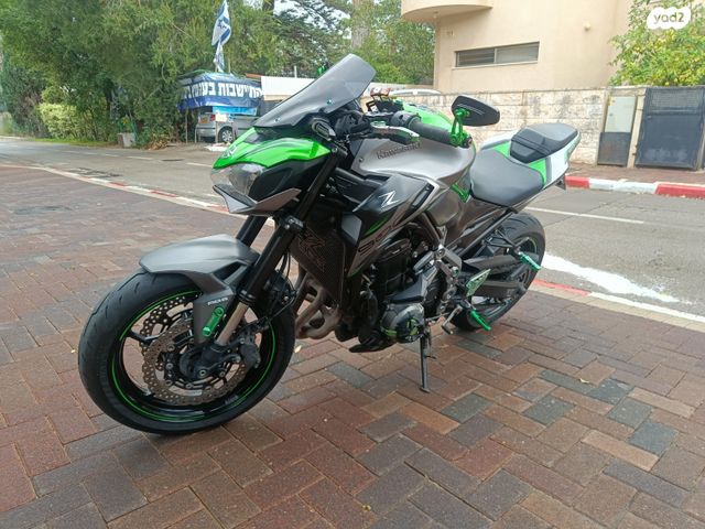 קאוואסאקי Z900