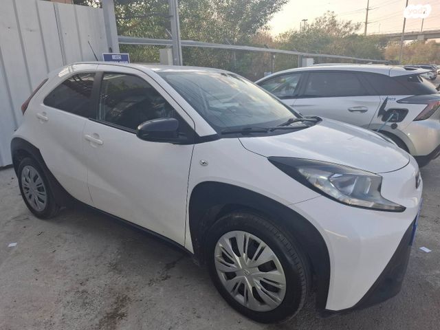 טויוטה אייגו X