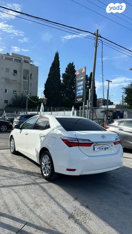 טויוטה קורולה