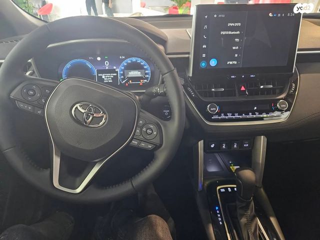 טויוטה קורולה קרוס