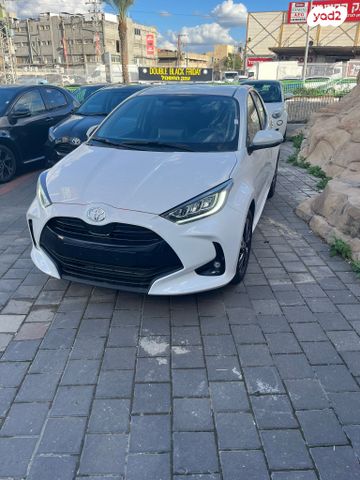 טויוטה יאריס