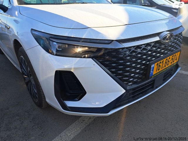 צ׳רי אריזו 8