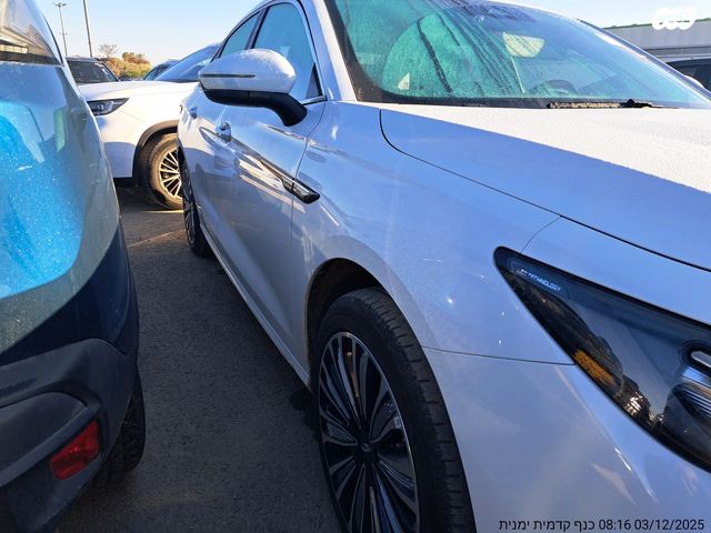 צ׳רי אריזו 8