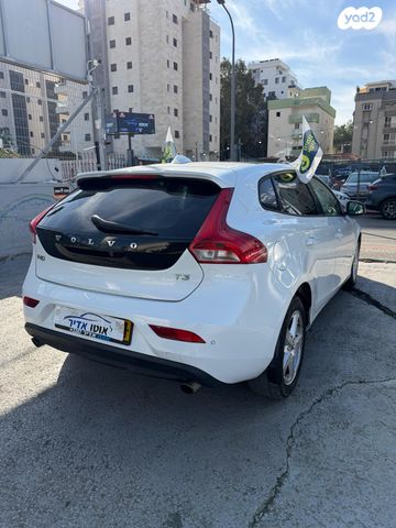 וולוו V40