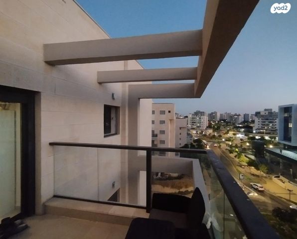 גג/ פנטהאוז, ספיר 8, אבני חן, חריש