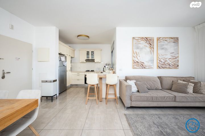 דירה, צופית 2, חלומות זכרון, זכרון יעקב