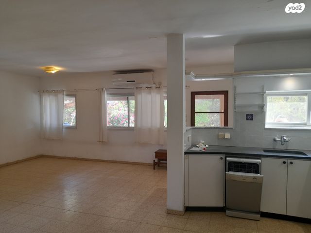 דו משפחתי, משמרות 1, משמרות, משמרות