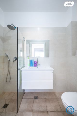 דירה, צופית 2, חלומות זכרון, זכרון יעקב