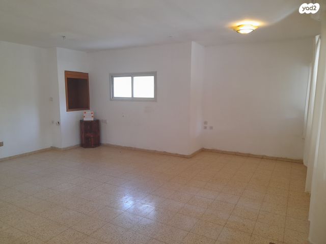 דו משפחתי, משמרות 1, משמרות, משמרות