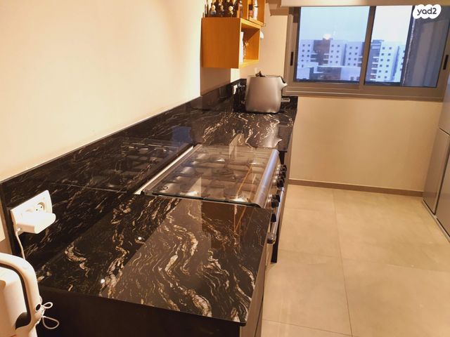 גג/ פנטהאוז, גרטרוד עליון 1, פסגות אפק, ראש העין