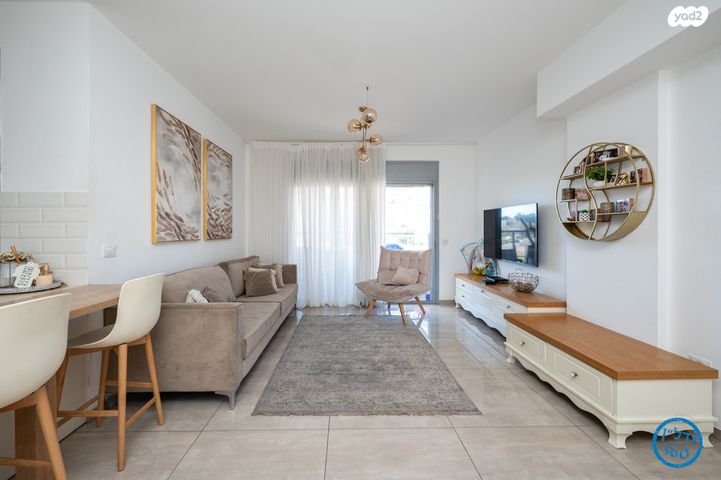 דירה, צופית 2, חלומות זכרון, זכרון יעקב