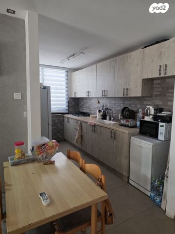 דירה, ארלוזורוב 69, עצמאות יוספטל, בת ים