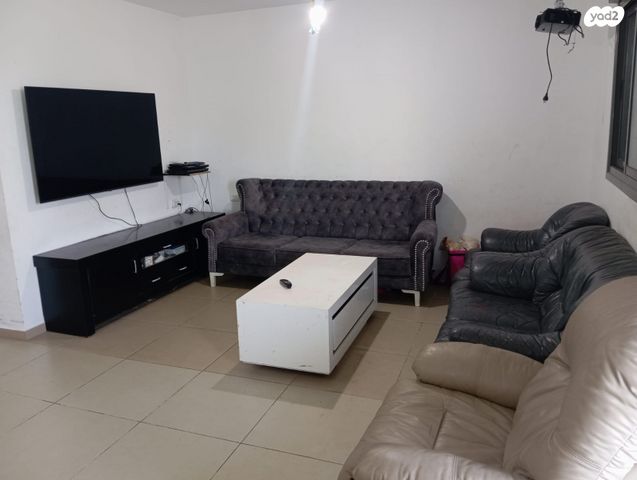 דירת גן, איבי נחל 1, אבני חפץ, אבני חפץ