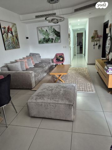 דירה, שדרות ירושלים 4, מרכז העיר, סביניה, הוותיקה, קרית ביאליק