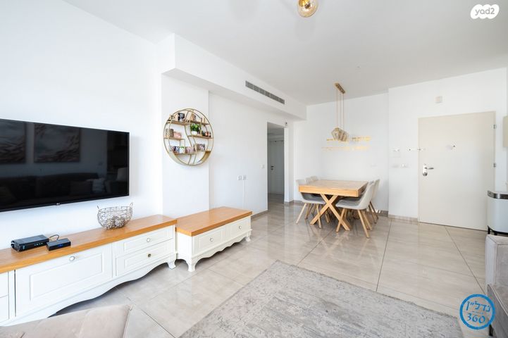 דירה, צופית 2, חלומות זכרון, זכרון יעקב