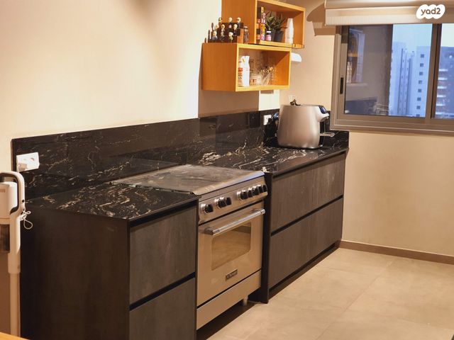 גג/ פנטהאוז, גרטרוד עליון 1, פסגות אפק, ראש העין