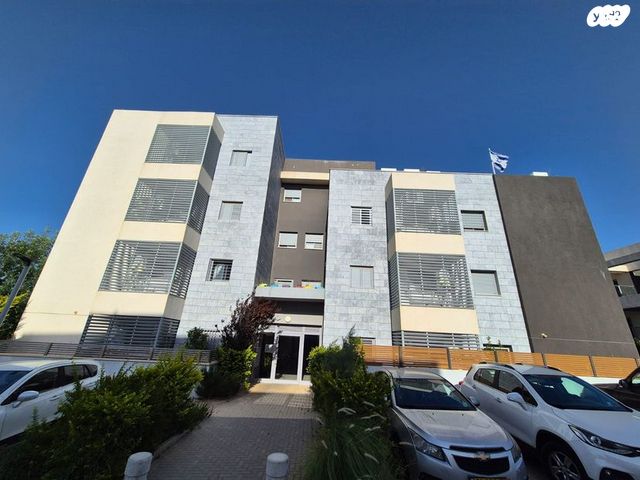 גג/ פנטהאוז, הארבל 11, פרדסיה, פרדסיה