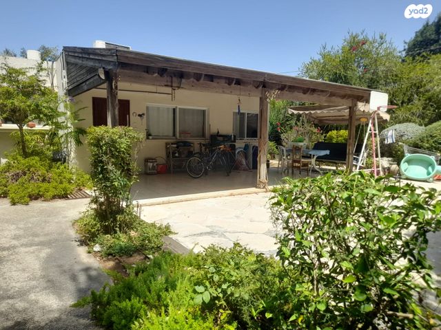 דו משפחתי, משמרות 1, משמרות, משמרות