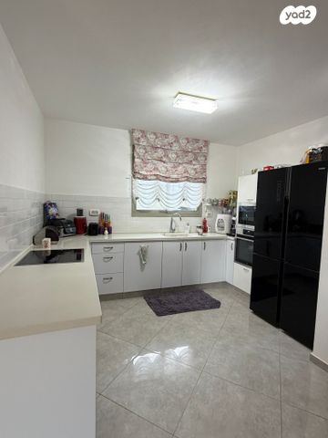 דירת גן, רוטשילד 16, השחר, דימונה