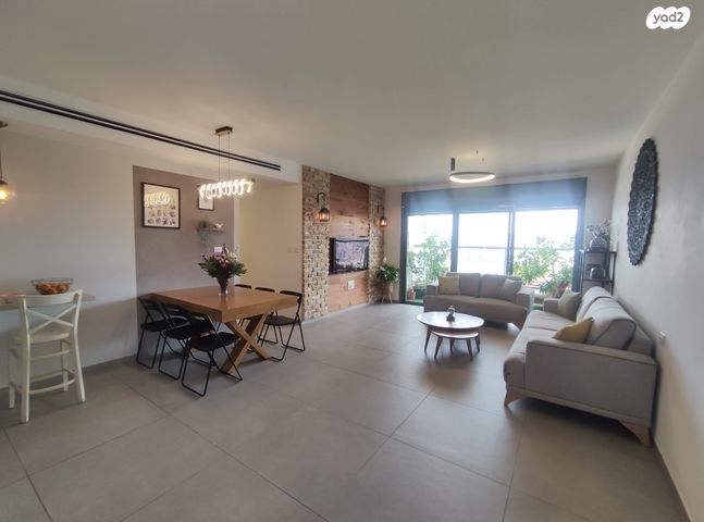 יונתן רטוש 10