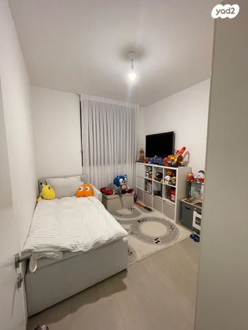 שדרות יצחק שמיר 15