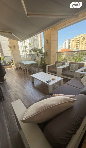 גג/ פנטהאוז, אהוד מנור 12, קרית אילון, חולון