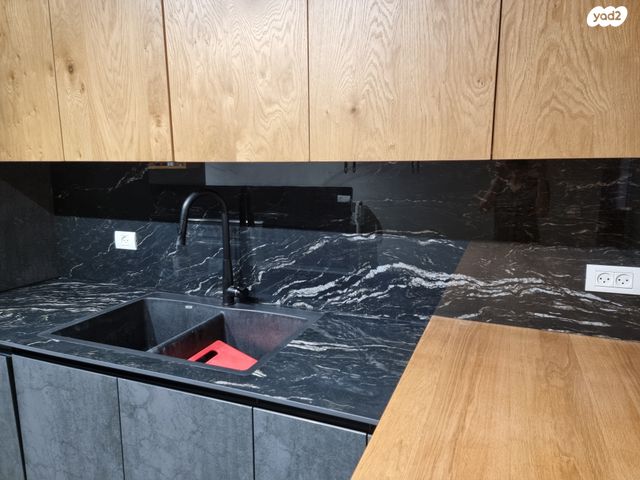 גג/ פנטהאוז, גרטרוד עליון 1, פסגות אפק, ראש העין