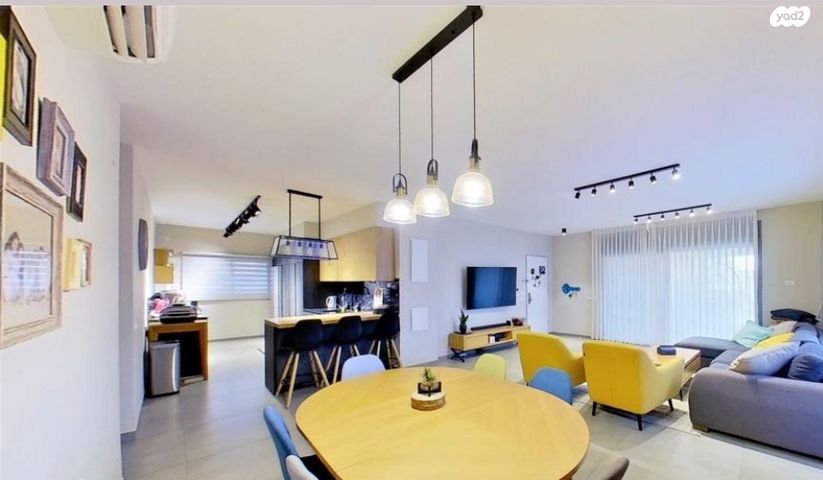 גג/ פנטהאוז, גרטרוד עליון 1, פסגות אפק, ראש העין