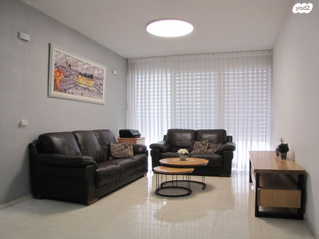 קרן היסוד 10