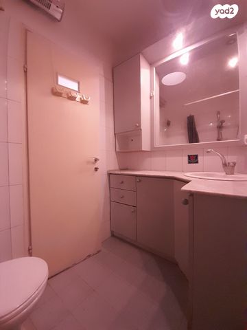 דו משפחתי, משמרות 1, משמרות, משמרות