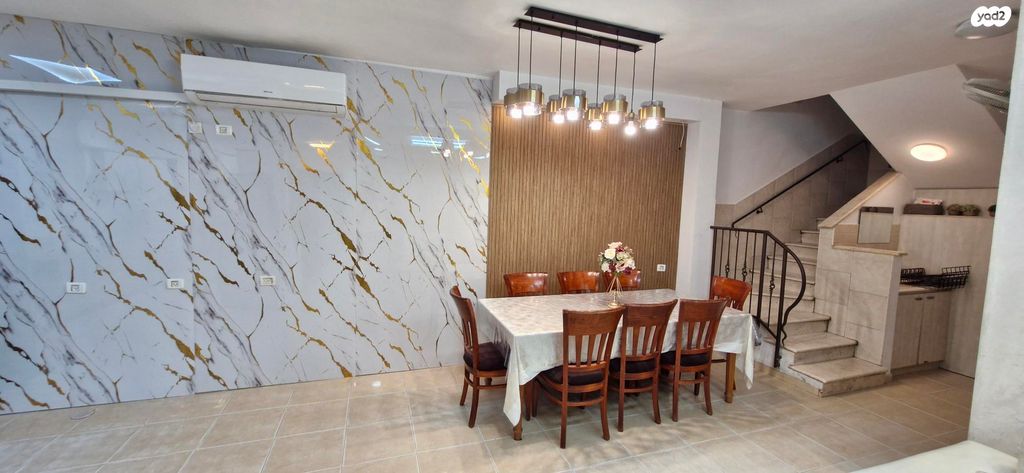 דירת גן, שעורה 13, רכסים, רכסים