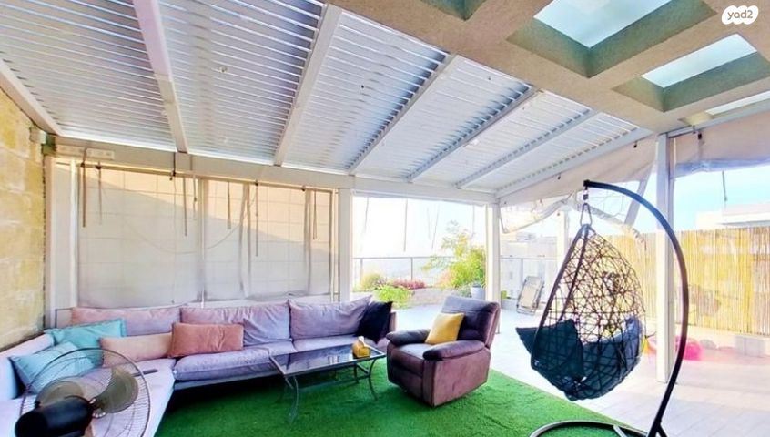 גג/ פנטהאוז, גרטרוד עליון 1, פסגות אפק, ראש העין