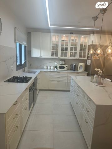 ניסים אלוני 4