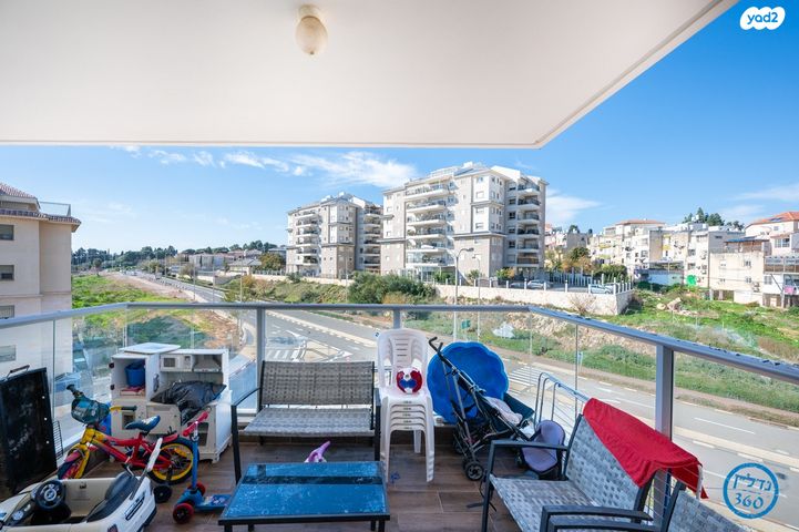 דירה, צופית 2, חלומות זכרון, זכרון יעקב