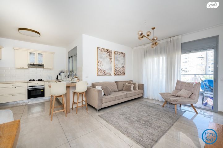 דירה, צופית 2, חלומות זכרון, זכרון יעקב