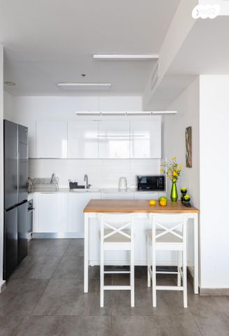 דירה, הרב ניסנבאום 37, אזור תעשיה, בת ים