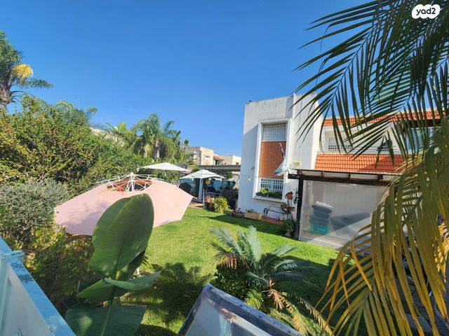 בית פרטי/ קוטג', השקדים 10, אלונים, קרית אתא