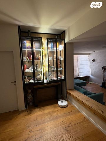 דירה, אהרון שקולניק 7, ג' / מרכז מזרח העיר, רחובות