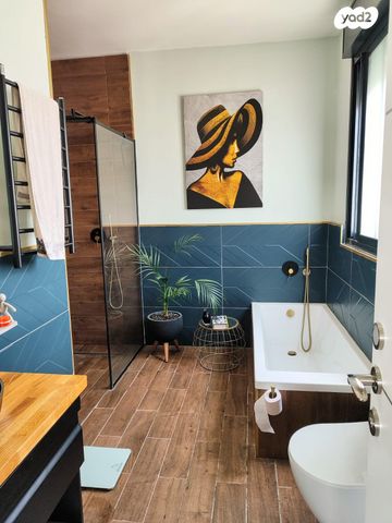 גג/ פנטהאוז, אסירי ציון 7, מגדיאל, הוד השרון