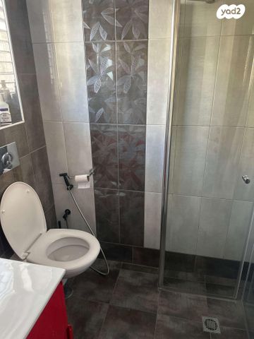 דירה, אהרון שקולניק 7, ג' / מרכז מזרח העיר, רחובות