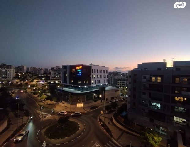 גג/ פנטהאוז, ספיר 8, אבני חן, חריש