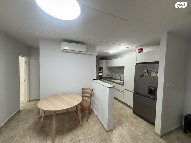 לוי אשכול 14