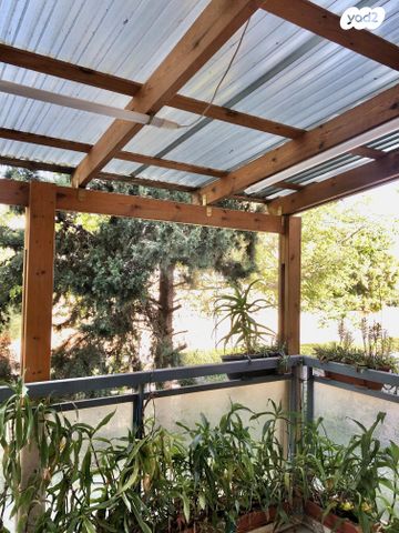 מבוא חרוב 10