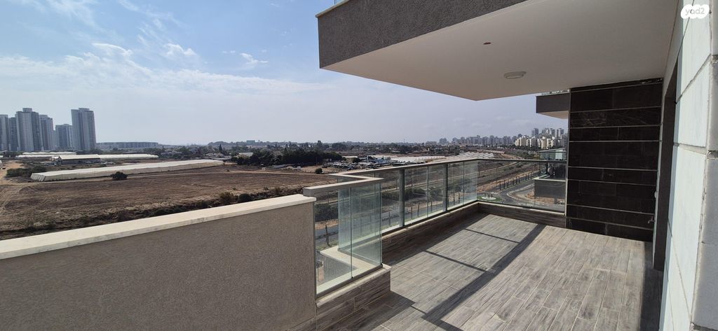 לאה גולדברג 8