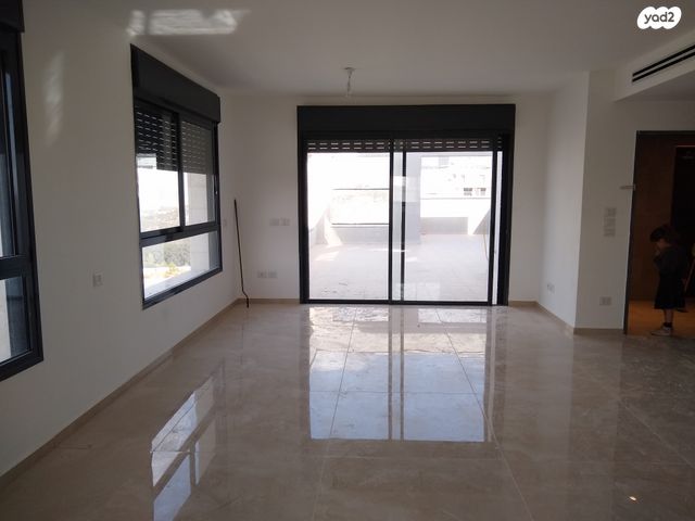 גג/ פנטהאוז, רב המנונא 12, רמת עזרא / רמת בית שמש ד-2, בית שמש