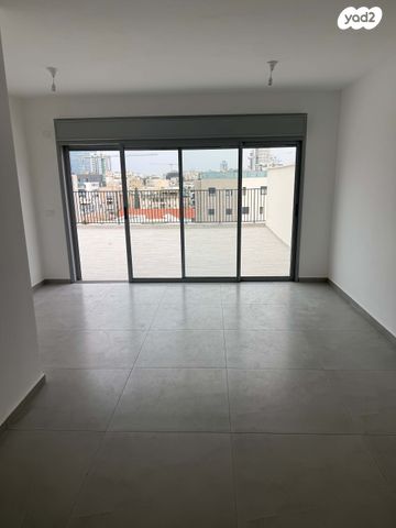 גג/ פנטהאוז, המעיין 13, ארלוזורוב, גבעתיים